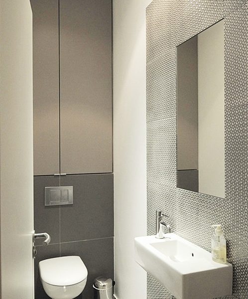 Appartement Parisien – WC Suspendu Blanc et Lave Main