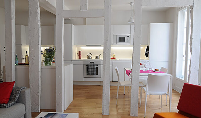 Appartement Paris - Poteaux Structurels en Bois Blancs -Réaménagement Contemporain