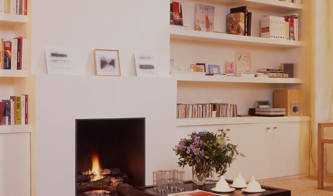 Appartement Paris - Séjour et Cheminée-Bibliothèque