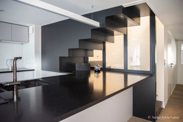 Loft Lyon – Cuisine, Plan de Travail et Escalier