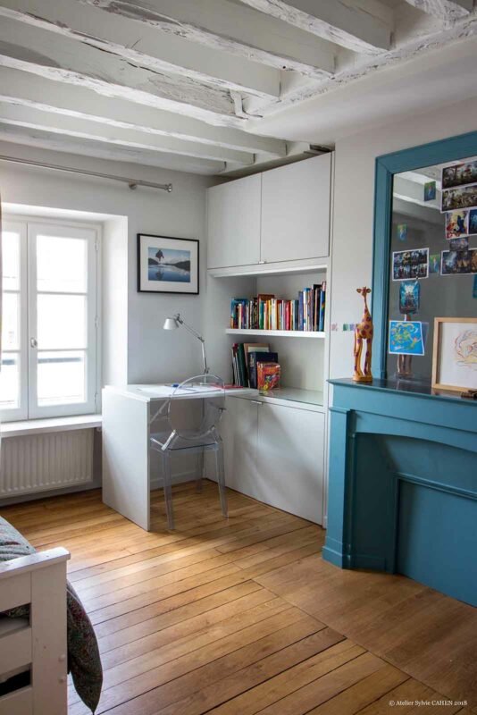 Appartement en structure bois – Bureau Amovible et Cheminée Bleue