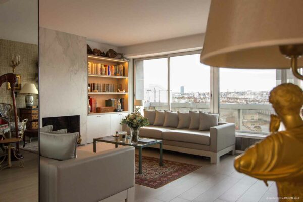 Duplex Contemporain – Salon avec Canapé Cuir Gris