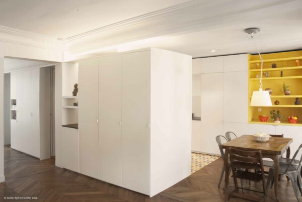 Duplex bleu et jaune Paris – Salle à Manger et Meuble Structurant