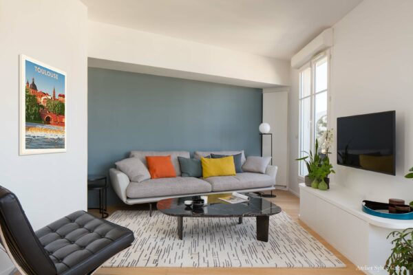 Duplex Vincennes – Salon avec Mur Bleu